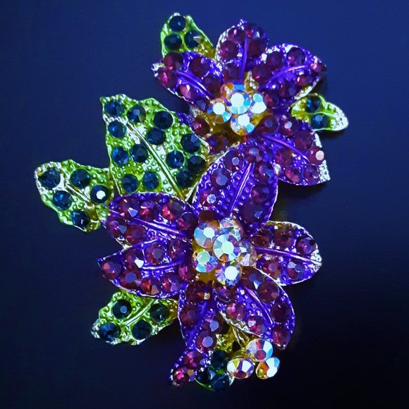 Jewelry - Stunning Purple Rhinestone FLOWER Corsage Brooch